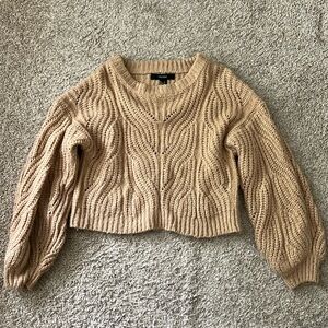 Perfect sweater weather gold cropped sweater. Wore 4 a fun fall time photoshoot